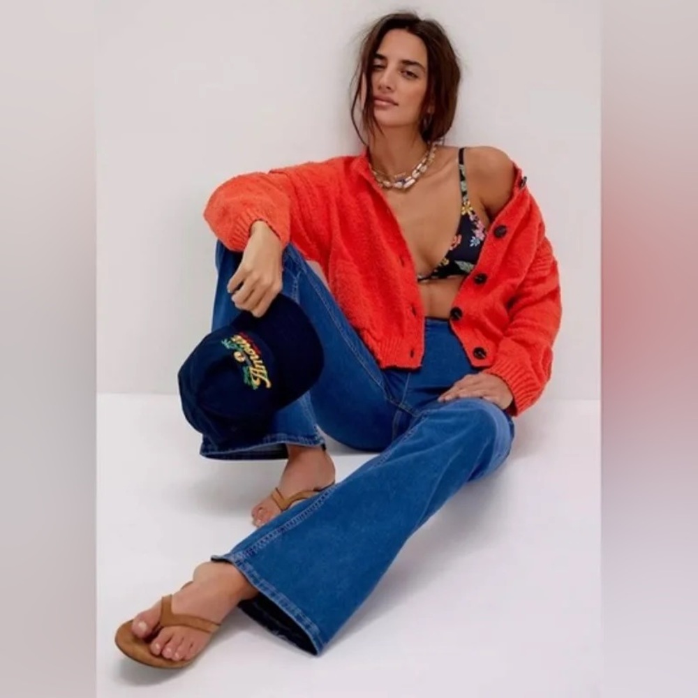 Mid-Rise We The Free Dark Wash Flare Jeans - 24